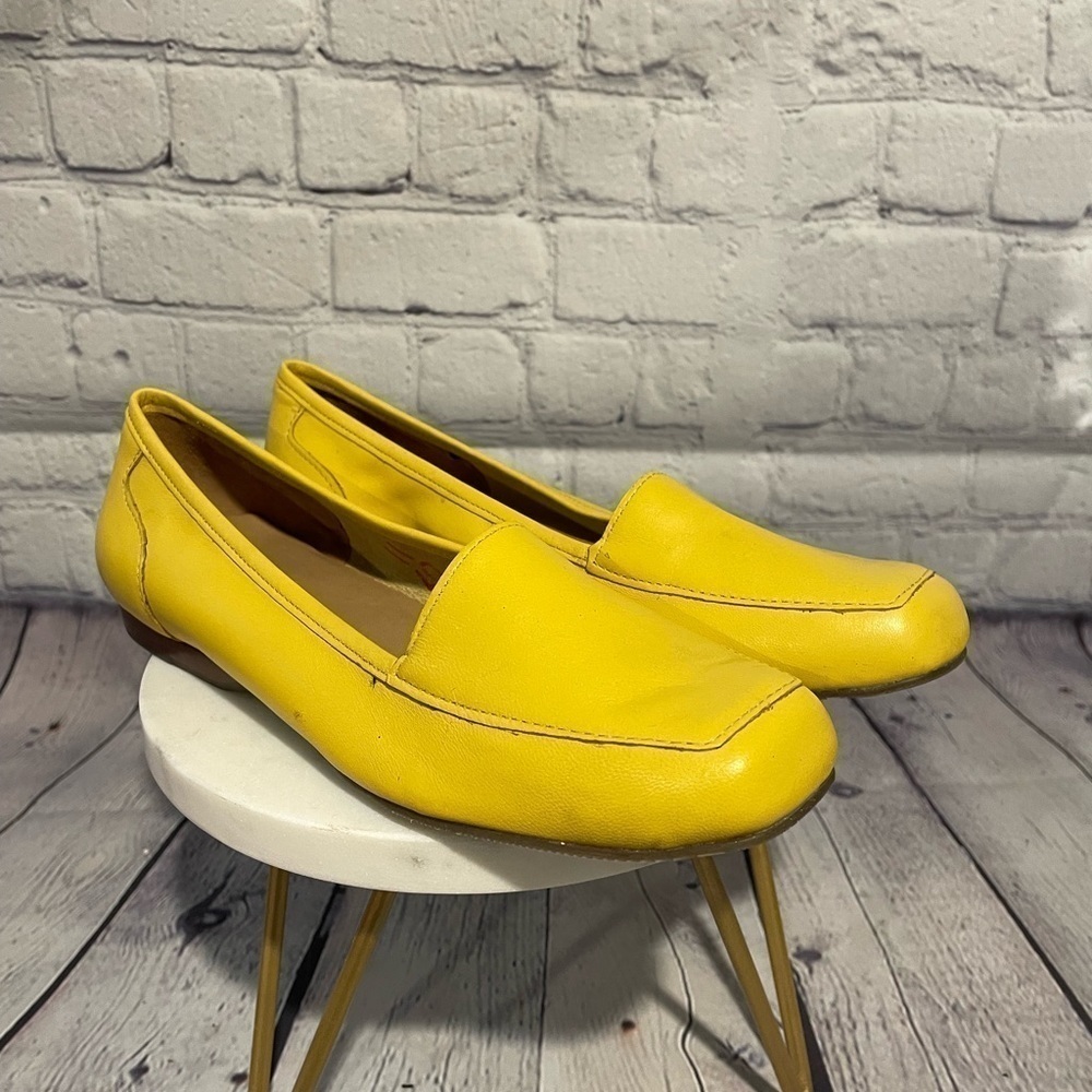 Array lemon yellow leather flats Size 6.5 - Picture 2 of 9